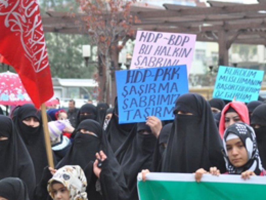 Çarşafa Hakaret, Cizre'de Tel'in Edildi