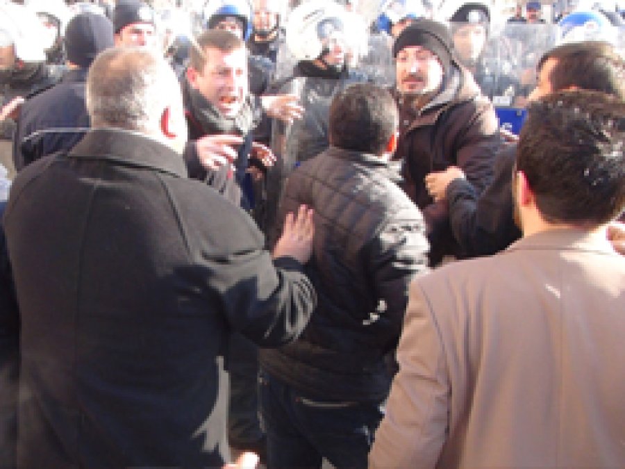 Muş'ta 17-25 Aralık protestosunda gerginlik
