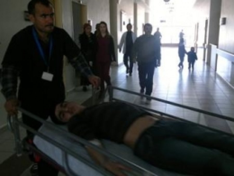 Kavgayı Yatıştırmaya Çalışırken Karnından Bıçaklandı