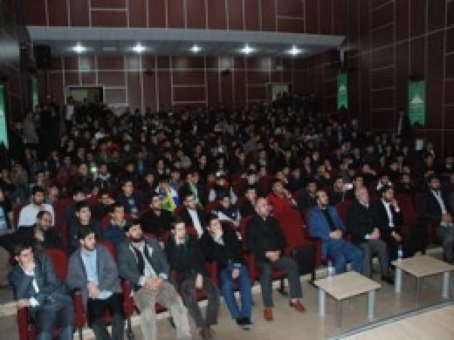 'Hür Gençlik ile Aydınlık Yarınlara' Konferansı