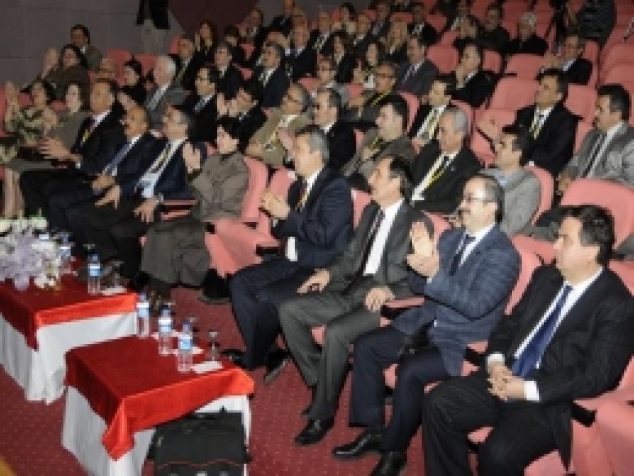 D.Ü.'de Dekanlar Konseyi Toplantısı Yapıldı 