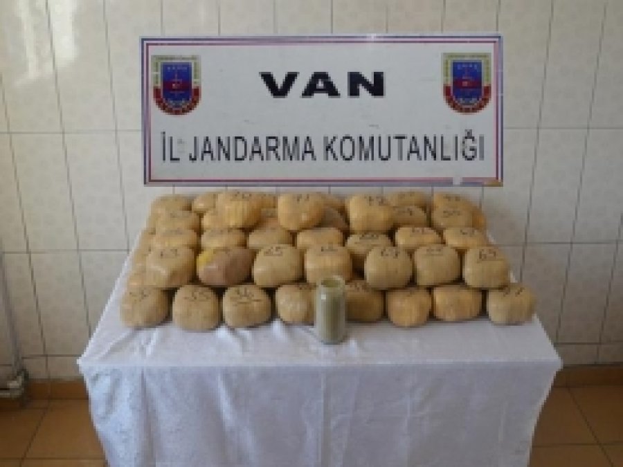 Evde 74 Kilo Esrar Ele Geçirildi 