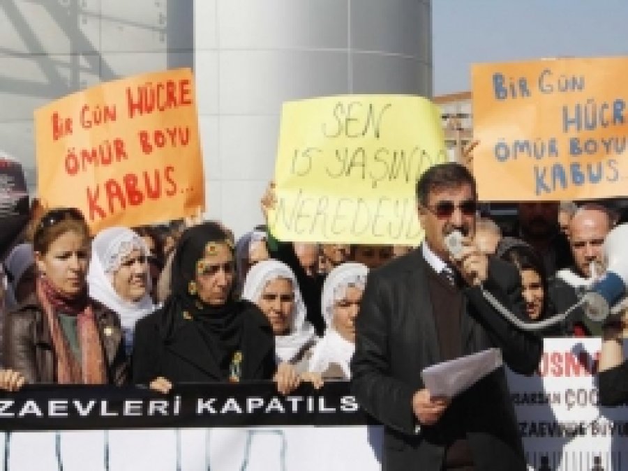 Mersin'de Çocuk Cezaevleri Kapatılsın Eylemi 