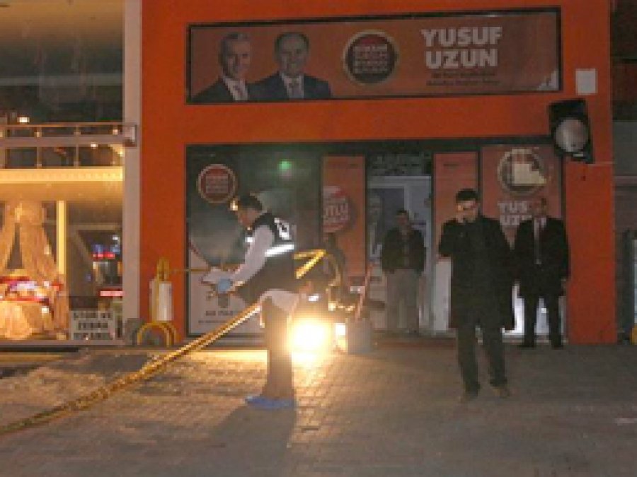 AK Parti Önünde Silahlı Saldırı: 1 Ölü