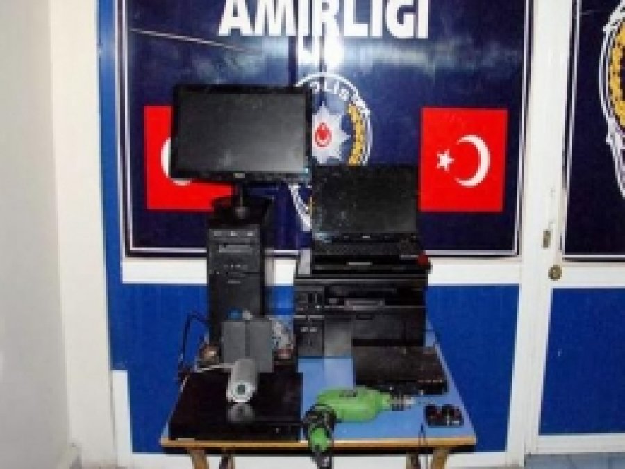Siverek'te Okullara Dadanan Hırsızlar Yakalandı 