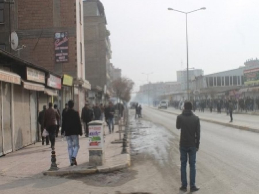 Van'da  Açık Oto Pazarı Tehditle Kapattırıldı  