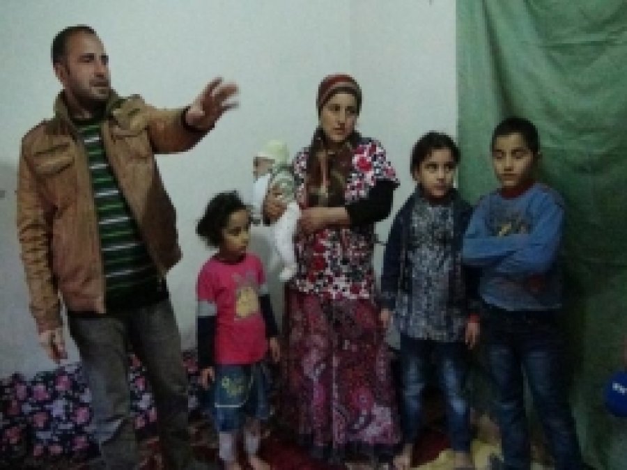 14 Yaşındaki Suriyeli Çocuk, 8 Kişilik Ailesine Bakıyor 
