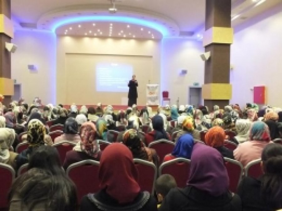 'Ailede Öfke Kontrolü' Konulu Konferansa Yoğun İlgi 