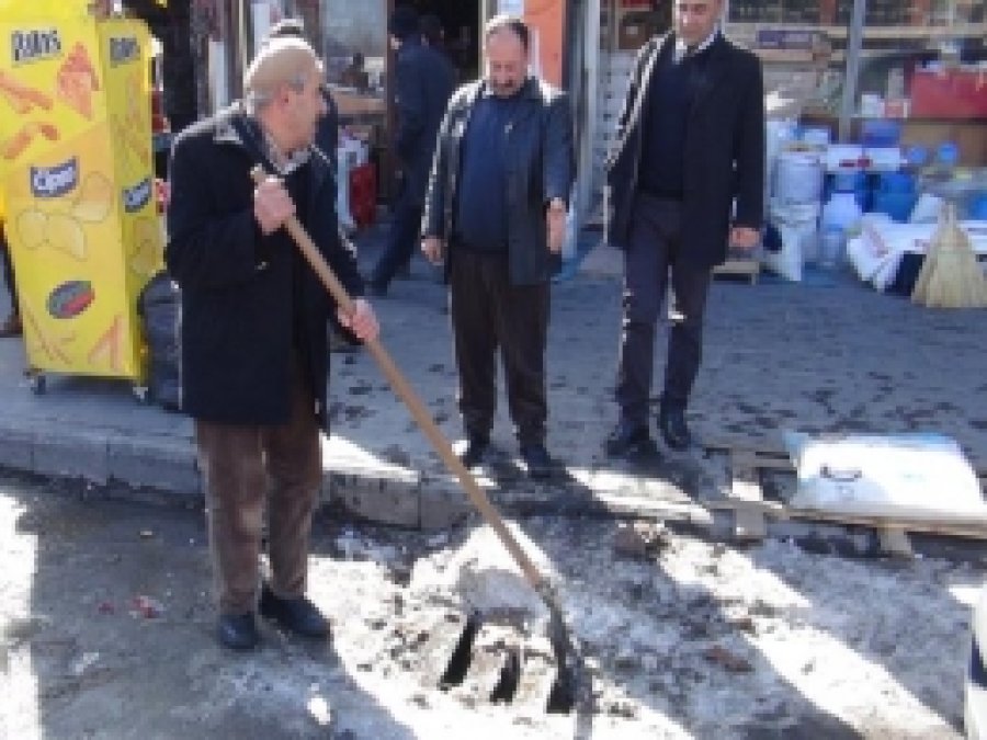 Tatvan Esnafı Hizan Durağından Lağım Soluyor