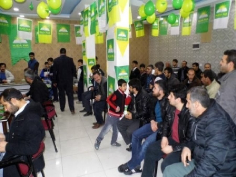 HÜDA PAR Bağlar'da Seçim Bürosu Açtı 