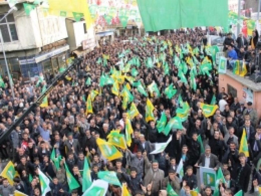 Bitlis'te On Binler HÜDA PAR'ı Selamladı 