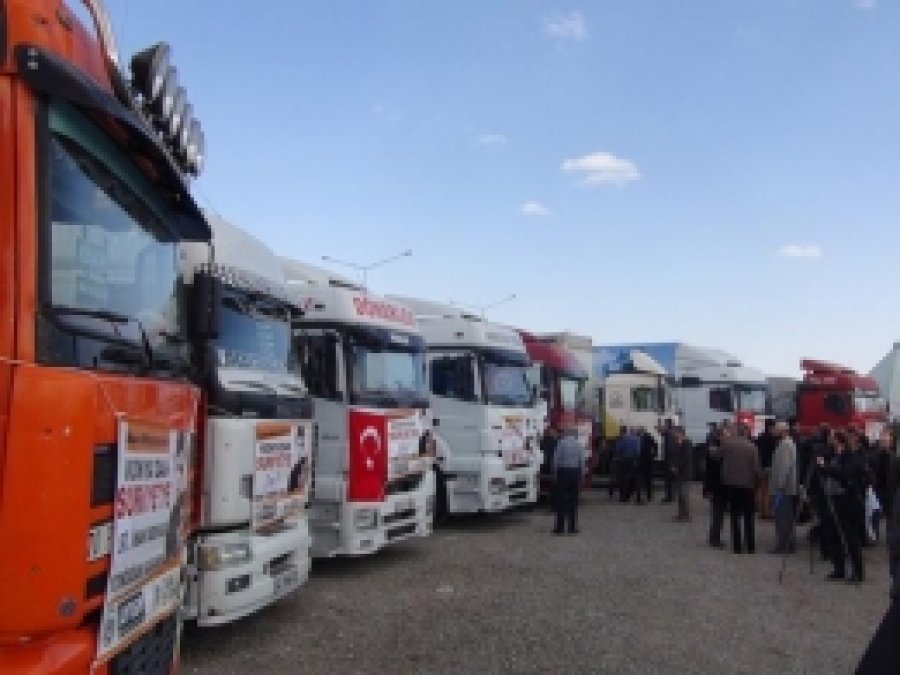 Konya'dan Suriye'ye 11 TIR Yardım
