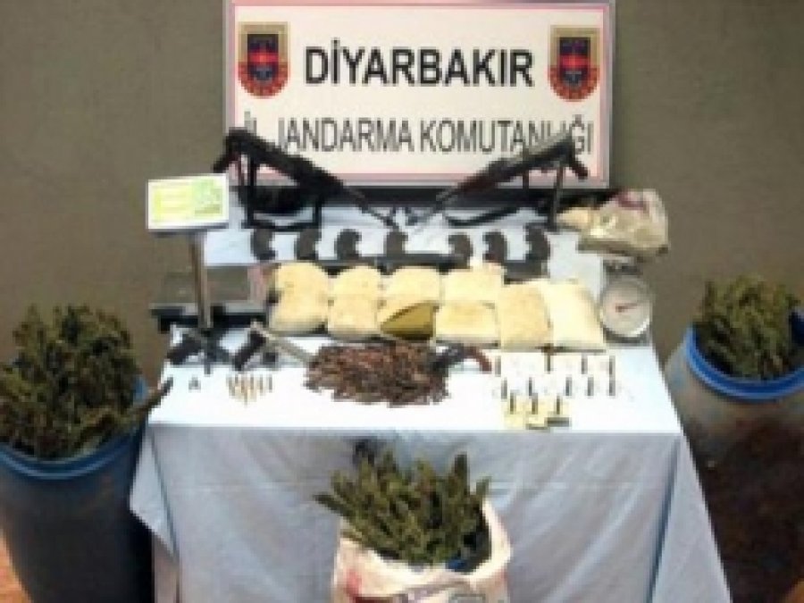 Diyarbakır'da Geniş Çaplı Uyuşturucu Baskını  