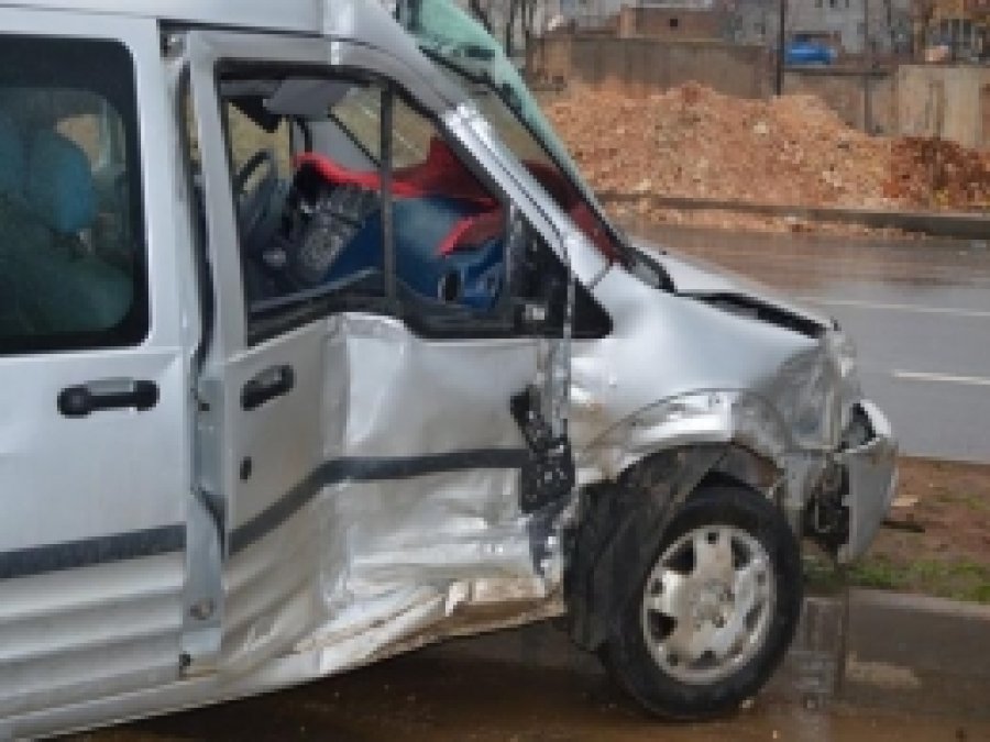 Dikkatsizlik Kazaya Sebep Oldu: Bir Yaralı 