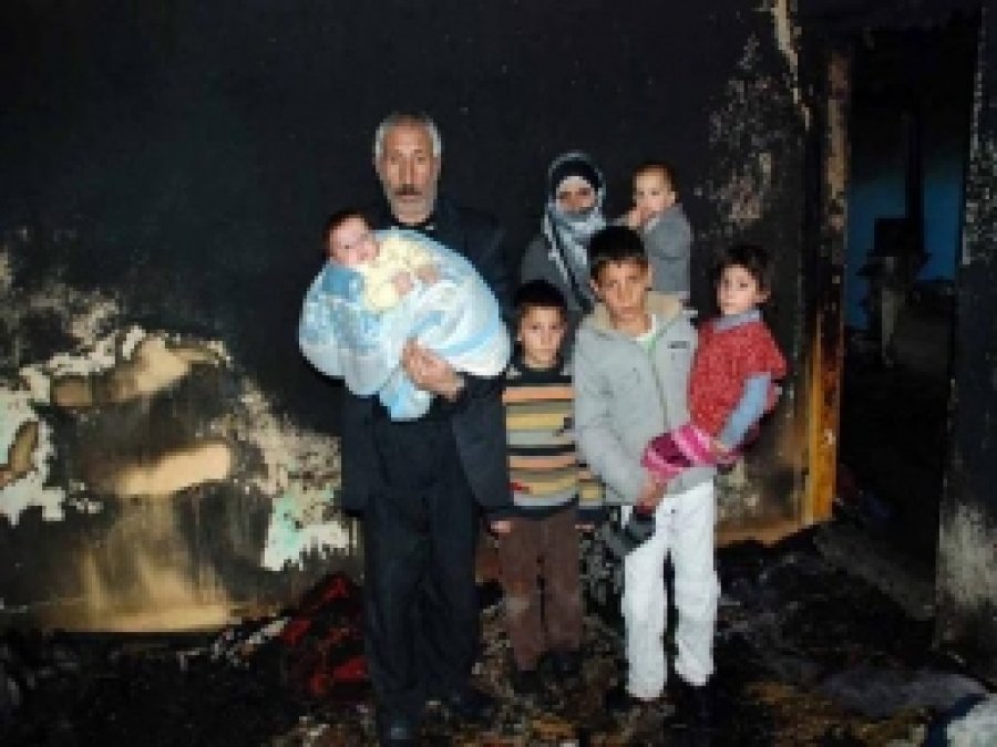 Sokakta Kalan Aile Yardım Bekliyor 