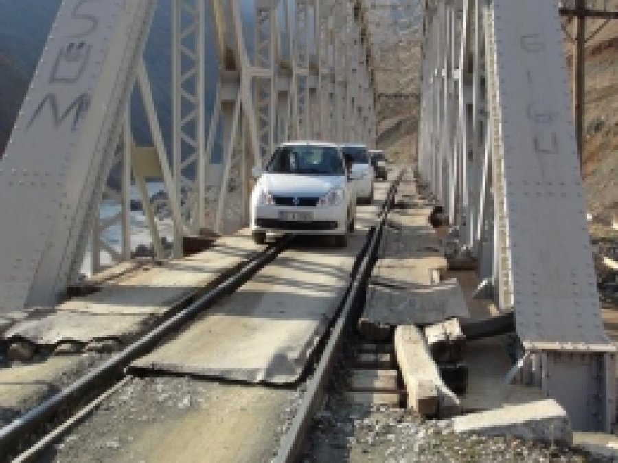 Tren Köprüsü Tehlikesi Devam Ediyor 
