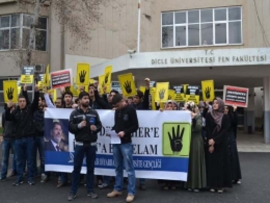 Diyarbakırlı Öğrenciler Cunta Zulmünü Kınadı