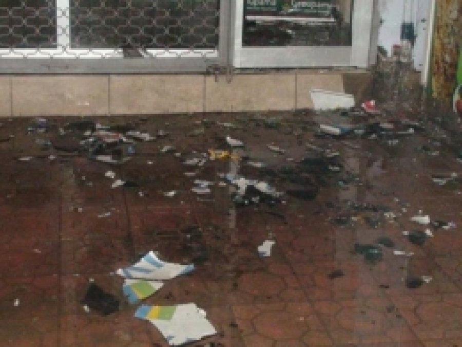 AK Partili Adayın İşyerine Molotoflu Saldırı