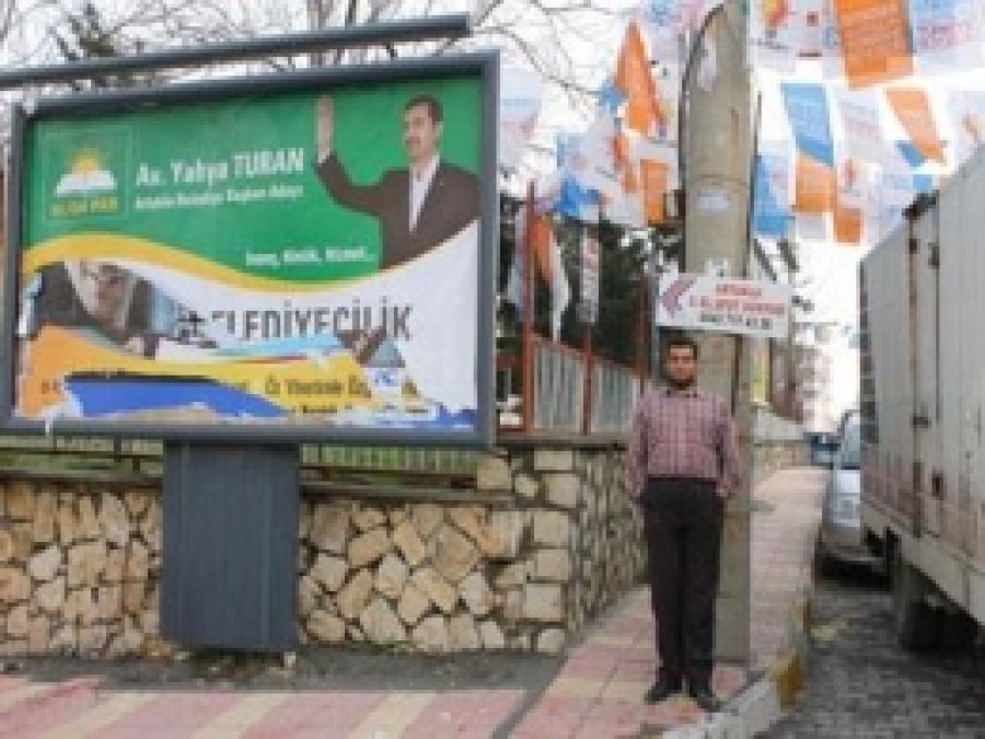 HÜDA PAR Afişlerine Saldırı