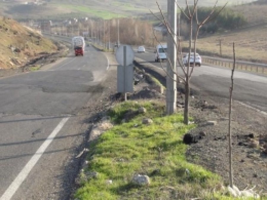 Bu Yol Neden 3-4 Ayda Bir Çöküyor?
