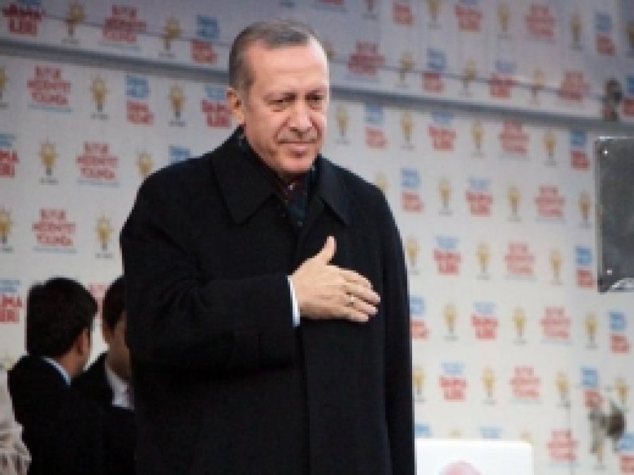 Başbakan Bingöl'de Gülen'e Yüklendi
