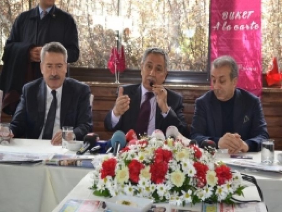 Arınç, Diyarbakır'da Basın Mensupları İle Buluştu