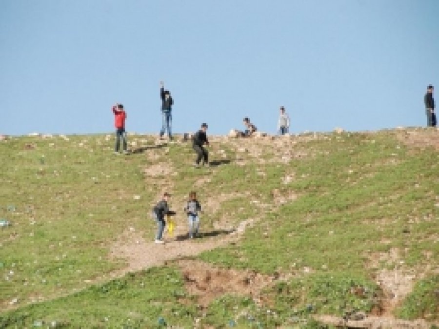 BDP,  HÜDA PAR Seçim Otobüsünü Çocuklara Taşlattı 
