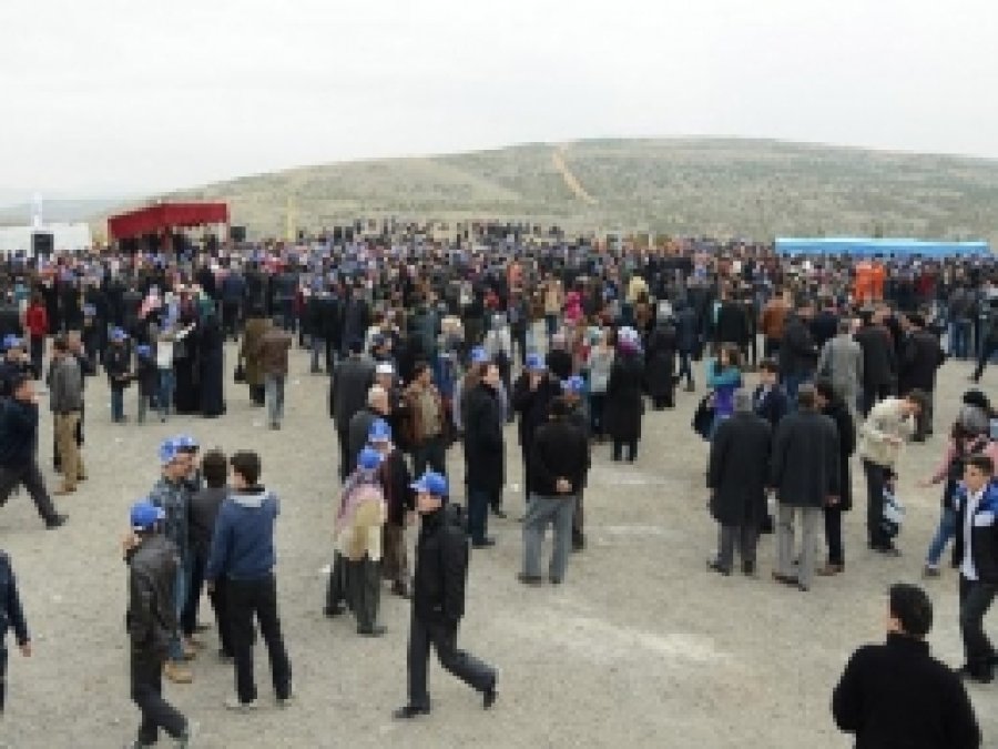 Bahar Etkinliğinde 10 Bin Kişi Ağaç Dikti 