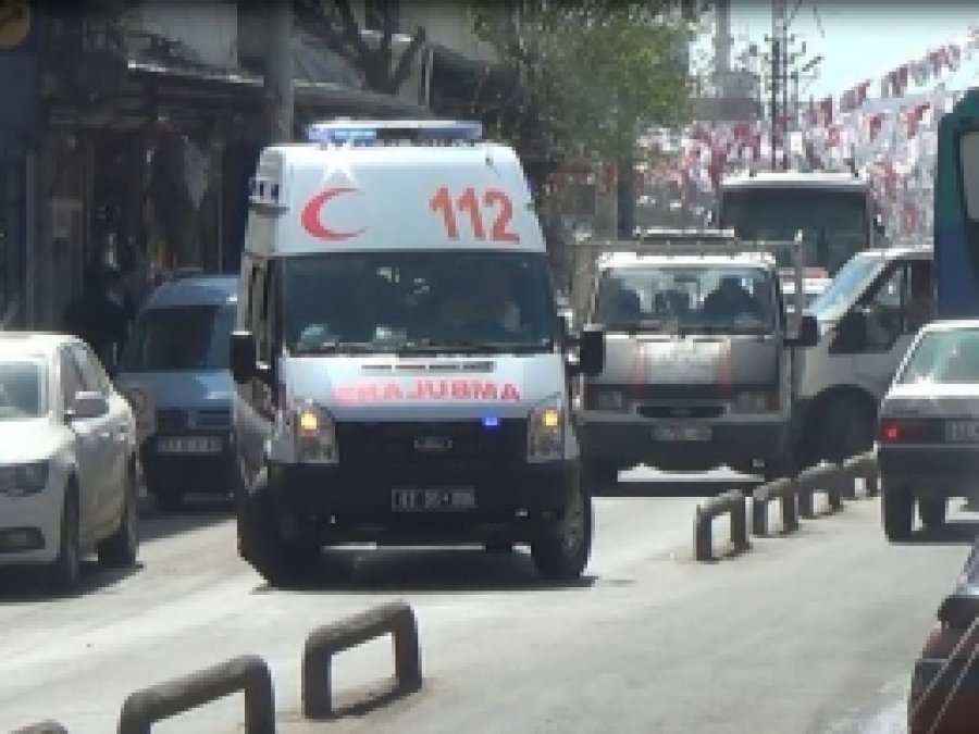 Eyübiye Halkı Yolun Dar Olmasından Şikayeçi 