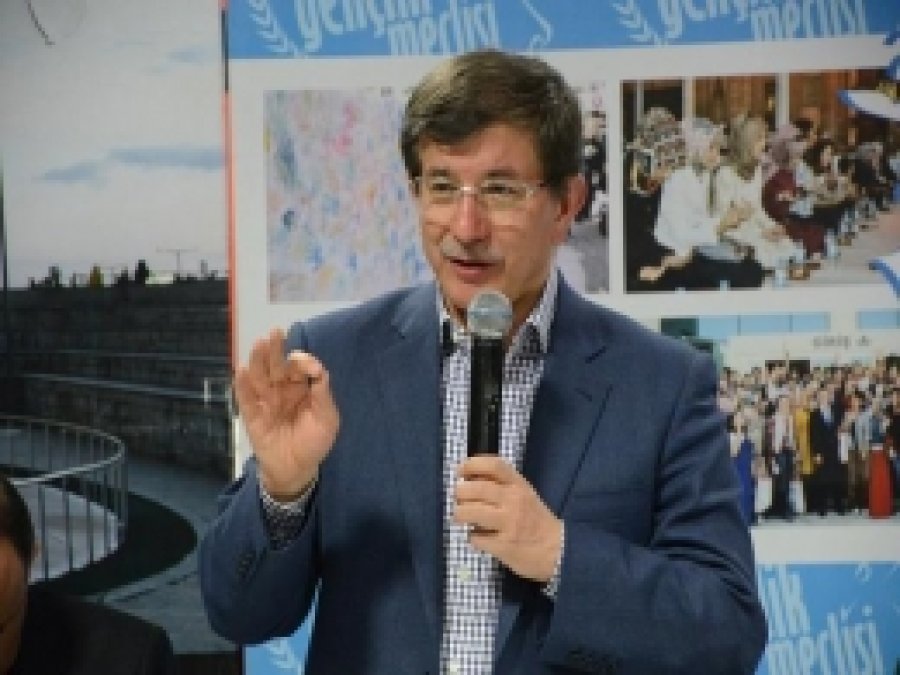 Davutoğlu Konya'da Gençlerle Bir Araya Geldi