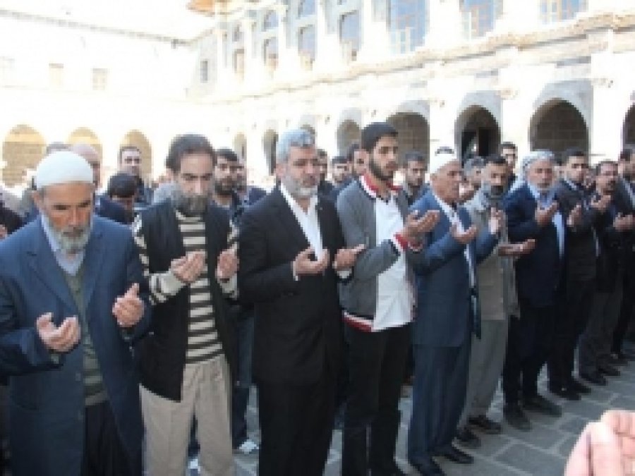Umarov İçin Gıyabi Cenaze Namazı Kılındı 