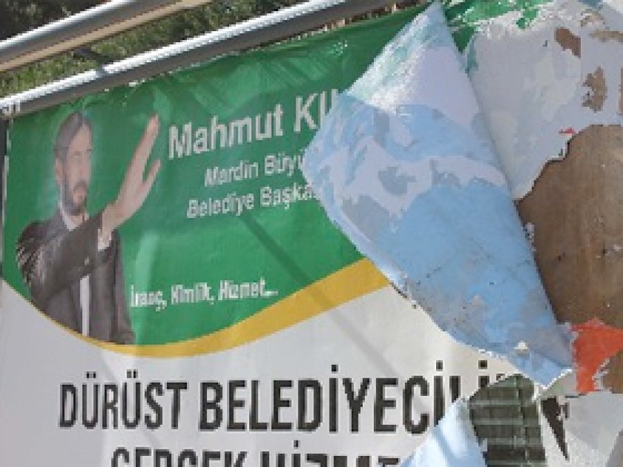 HÜDA PAR Afişlerine Saldırı