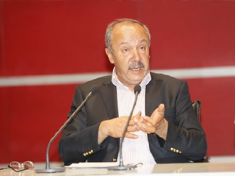 Prof. Dr. Çelik: Oyuna Gelmemeliyiz