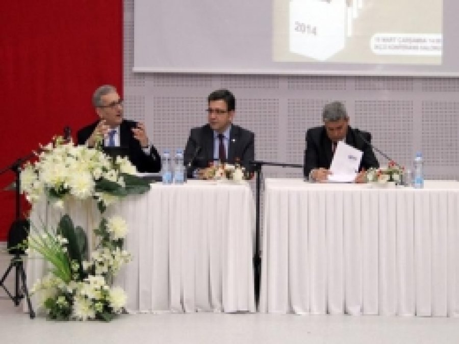 İzmir'de 'Seçim ve Ekonomi' Paneli