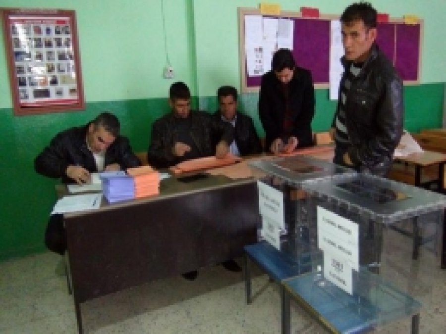 Muş'ta Seçmen Oy Kullanmaya Başladı