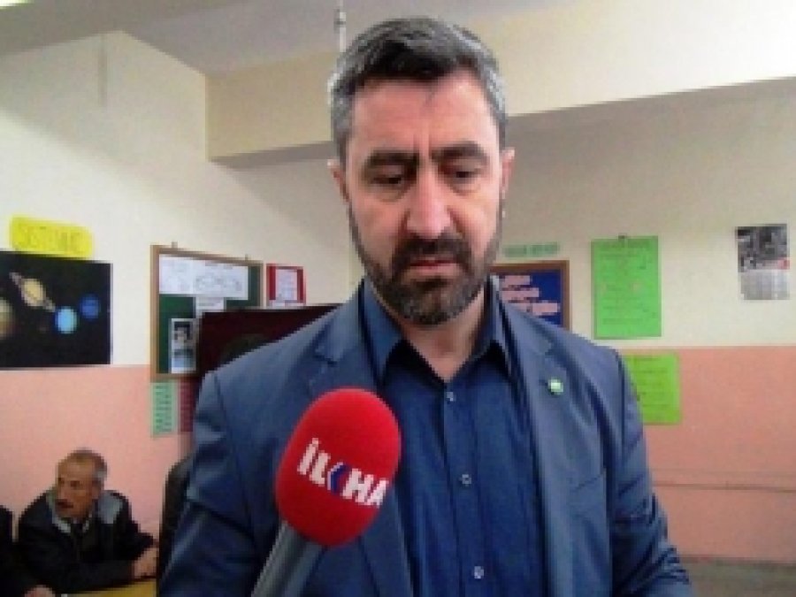 Bitlis'te Belediye Başkan Adayları Oylarını Kullandılar