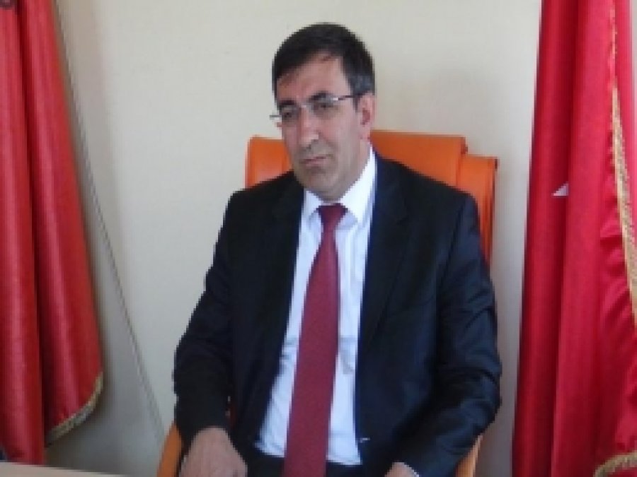 Bakan Yılmaz Solhan Belediye Başkanını Kutladı 