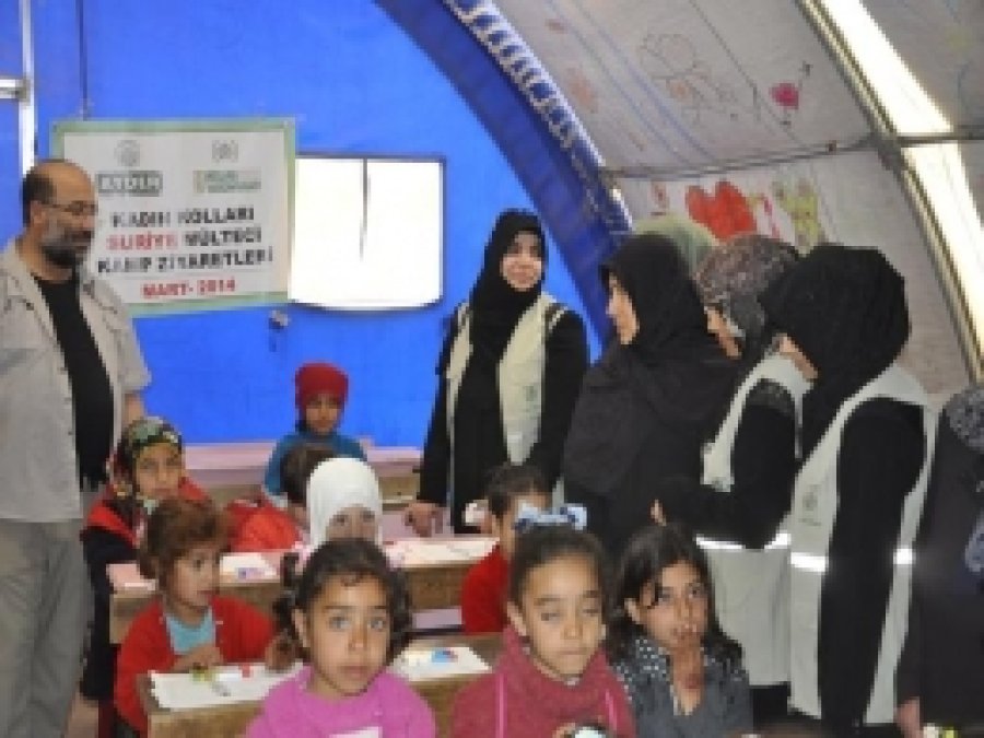 İHH-AYDER Kadın Kolları Suriyeli Mültecileri Ziyaret Etti