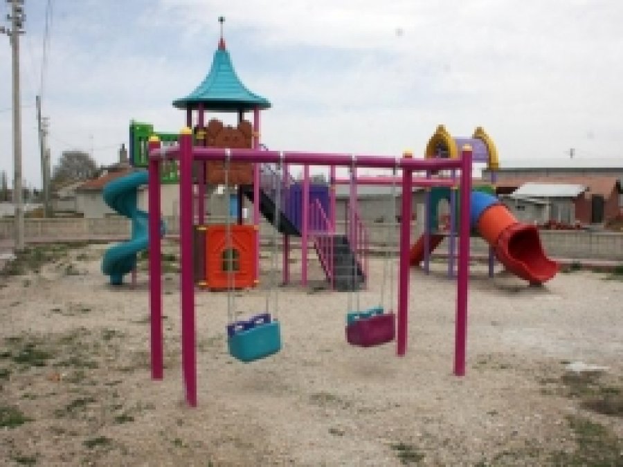 Mahallelere 27 Adet Çocuk Oyun Grubu