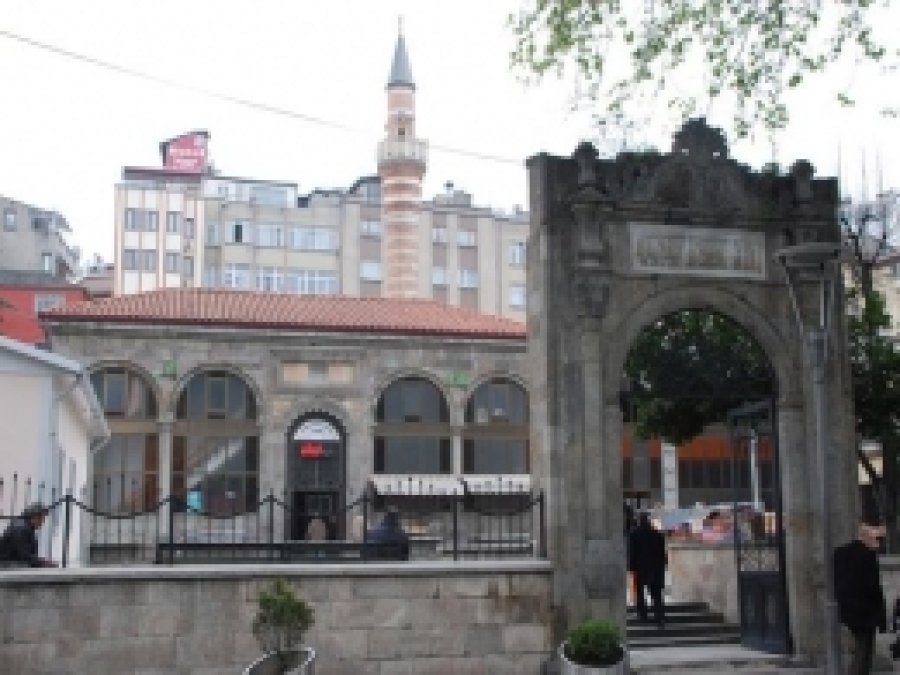 Yıllara Meydan Okuyan İskender Paşa Camii