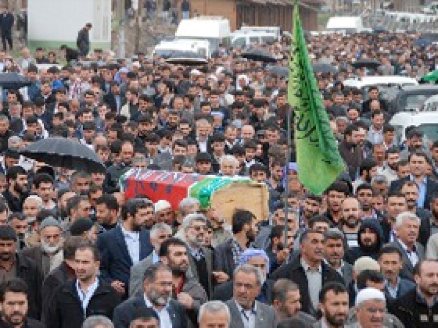 On Binler Sudan Hocayı Ebediyete Uğurladı