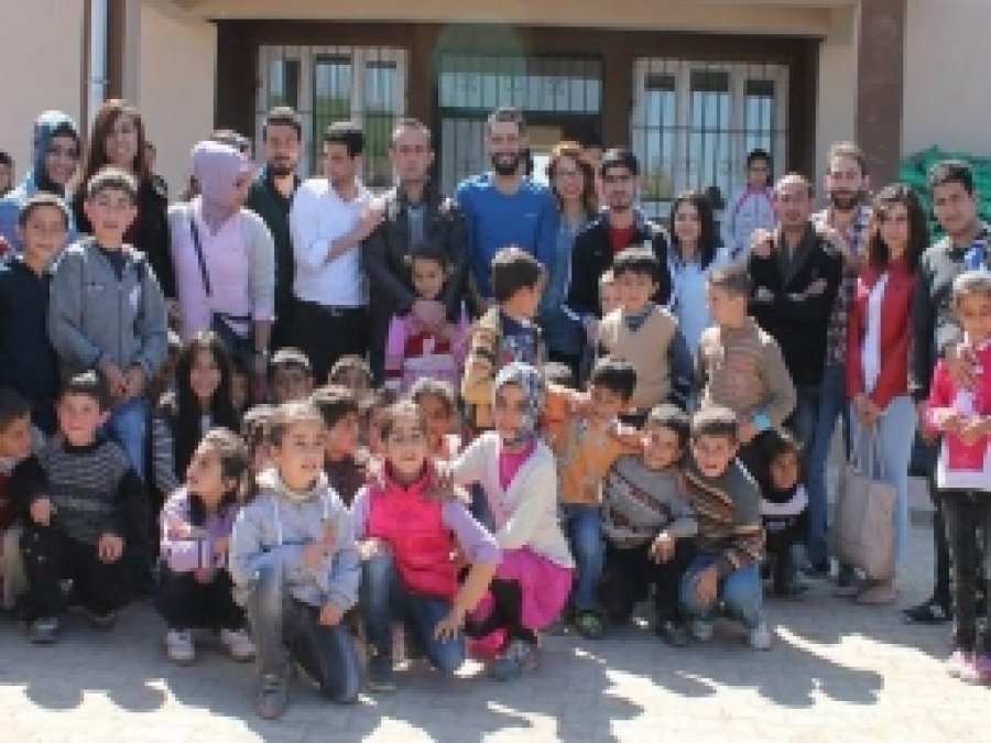 Üniversite Öğrencilerinden Köy Okuluna Kitap Desteği