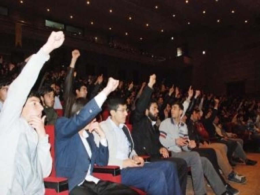 'O Sevda İçinize Yerleşirse Yerinizde Duramazsınız'