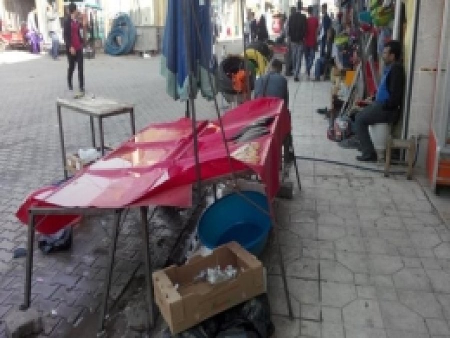Ergani'de Kaldırımı İşgal Eden Esnaflar Anonsla Uyarıldı 