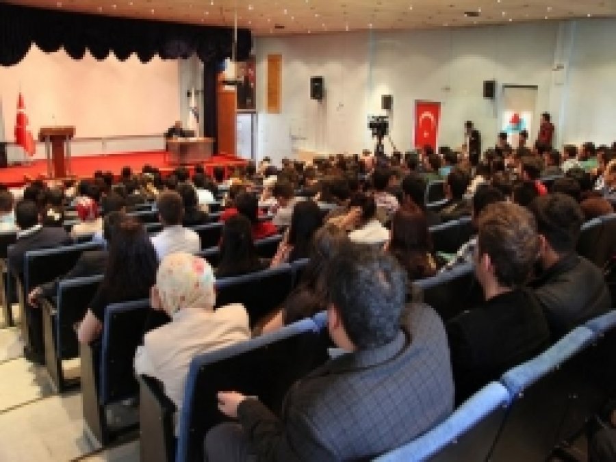 Ağrı'da 'Küreselleşme Bağlamında Değer Sorunu' Konferansı