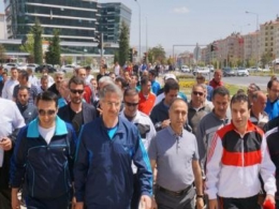 Elazığ Belediyesi Çalışanları Sağlığa Yürüdü 