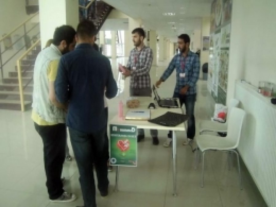 İdeal Gençlik Topluluğu 'Kutlu Doğum' Standı Açtı