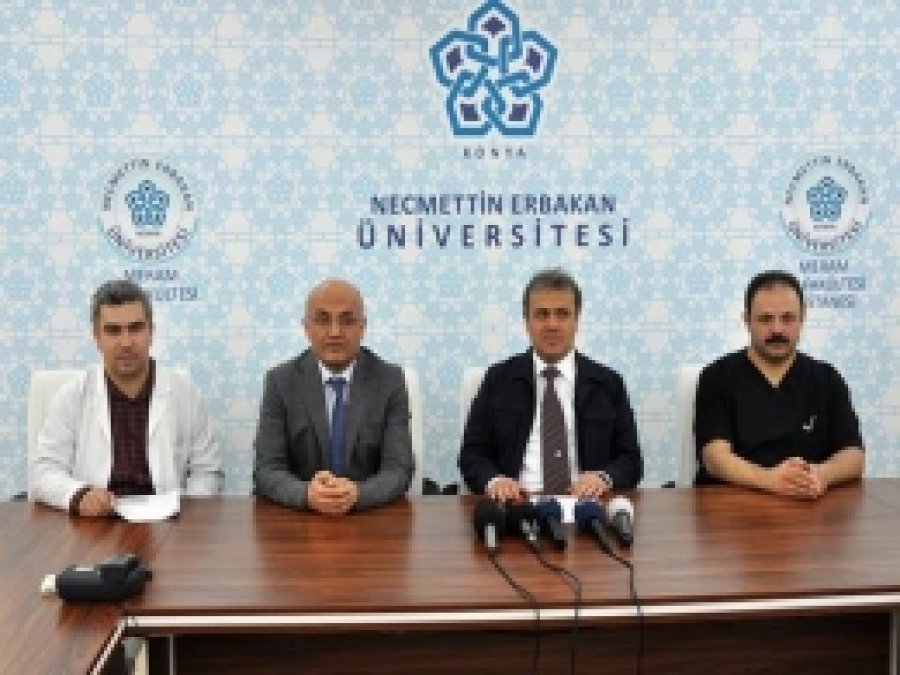 Konya'da 10 Hastanın Kalbine Ameliyatsız Aort Kapak Takıldı 
