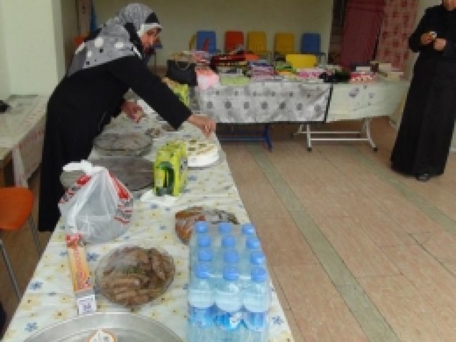 Çermik'te Kur'an Kursu Yararına Kermes Açtı 