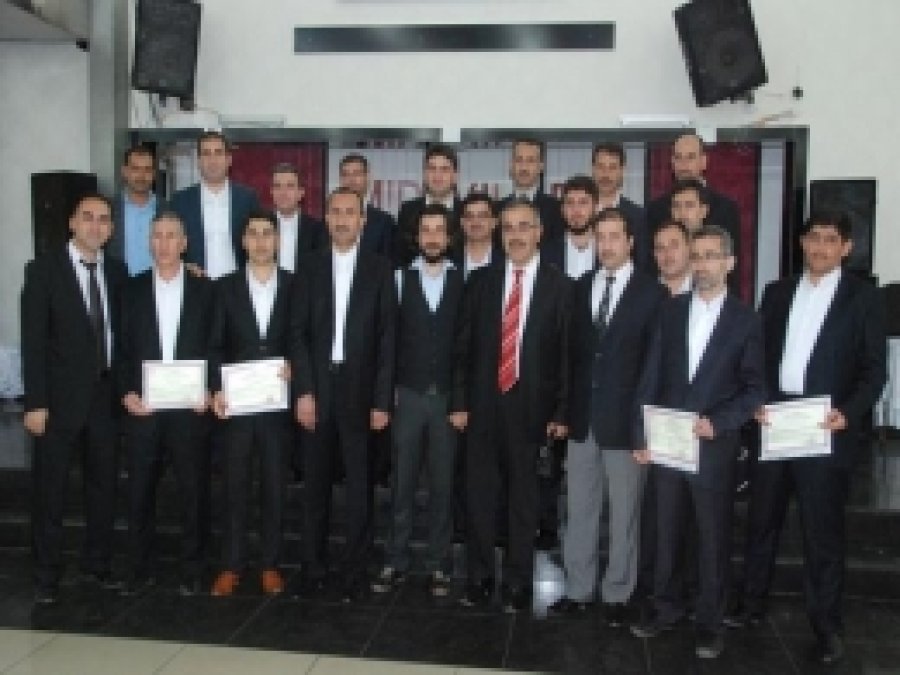 Diyarbakır'da Tashih-i Hurûf Kursu Mezunlarını Verdi